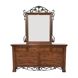 Traditional Seven Drawer Dresser with Mirror  / Dressers